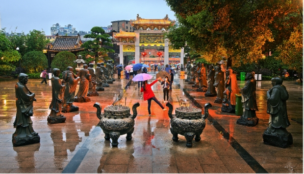 Shengjin tower Street of delicacies